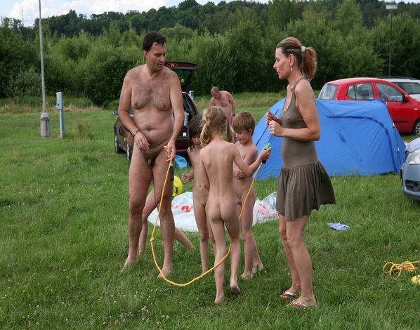 Naturists arrived on the nature on a car | Russianbare