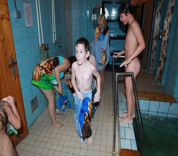 Family bare rest in a sauna | Russianbare