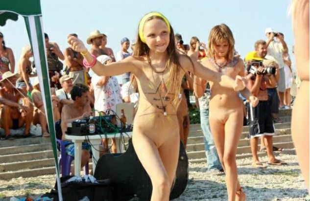 Purenudism photo - competition of dances of young nudists on a beach | Russianbare