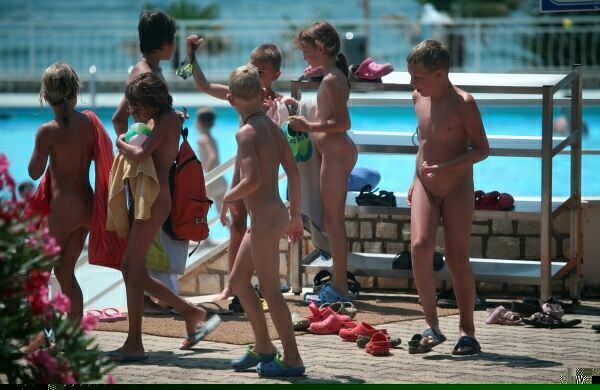 Purenudism family photo - nudists in an aquapark | Russianbare