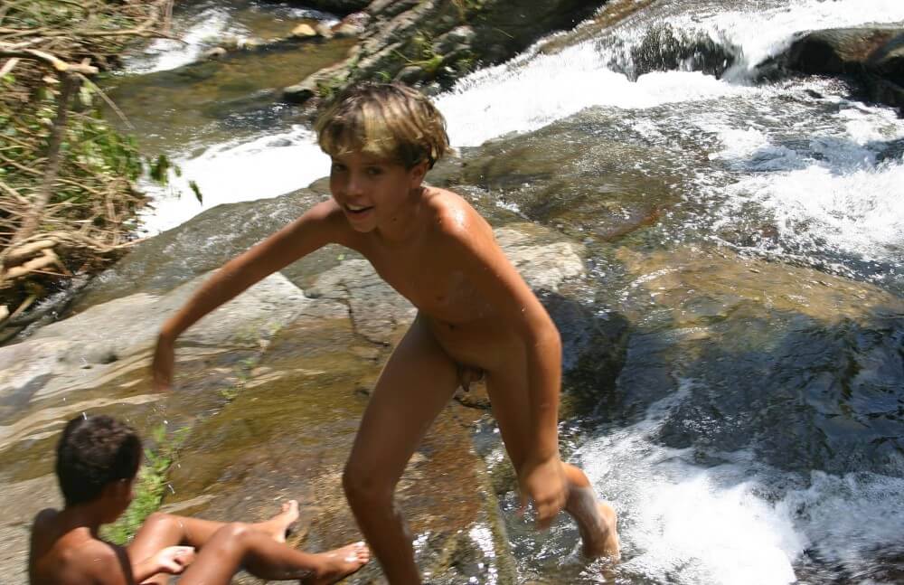 Brazilian Cliff Slide pics - In ancient times, sports were practiced in the nude