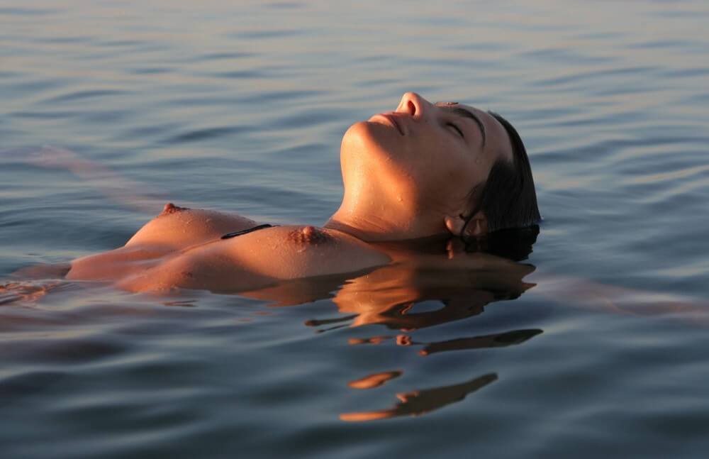 Sunlight Water to the Night pics - Freedom and harmony in nudism