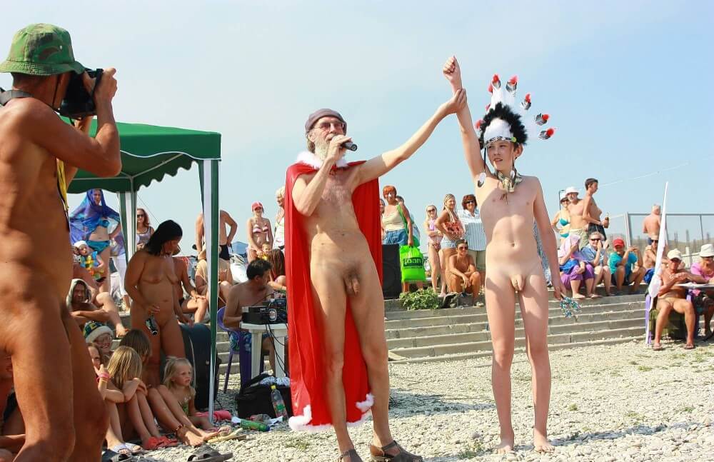Native Headdress Dance pics - Nudism strengthens friendships and mutual respect