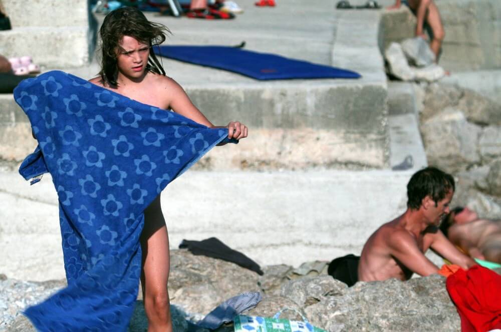 Nudist Rocky Family Angle - Nudism improves health and boosts self-esteem