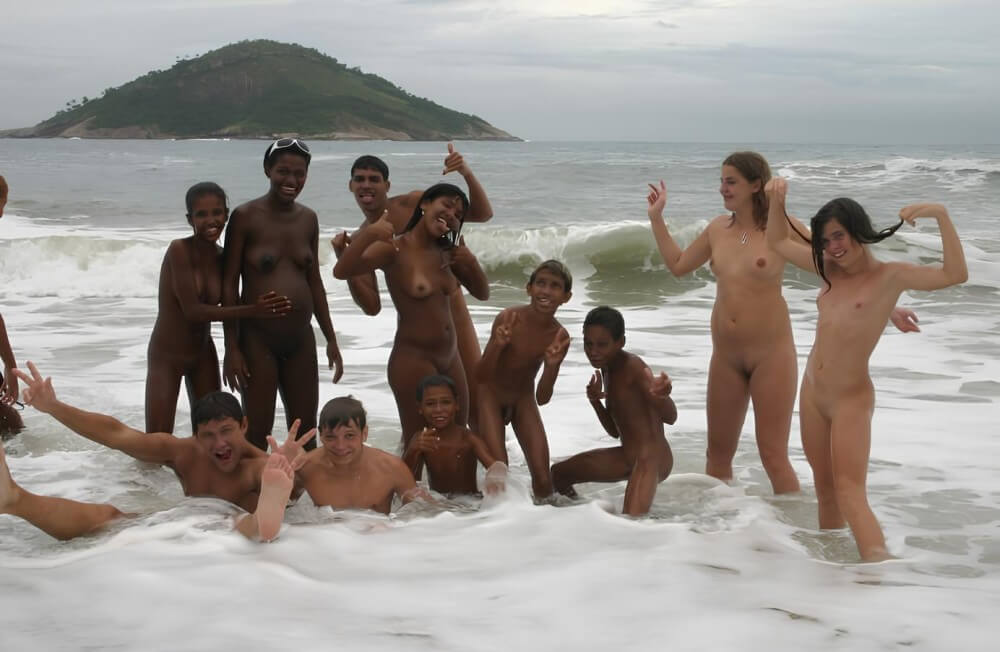 Photo nudism in Brazil - Naturists live in harmony and tranquility