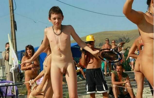 Nudists in Crimea photos - In naturism, people are equal regardless of circumstances