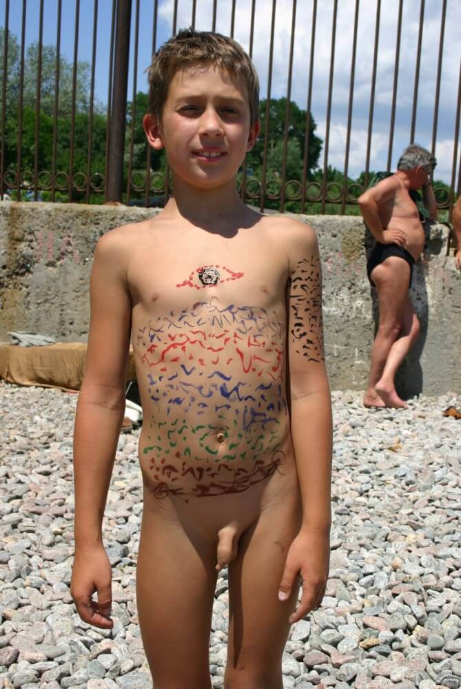 Father and Daughter Painted pics - Events with completely naked people