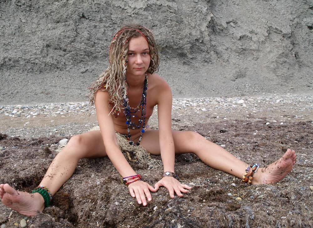 Naturists Rocky Stream Pixie Girls photos - The naked body is an expression of beauty