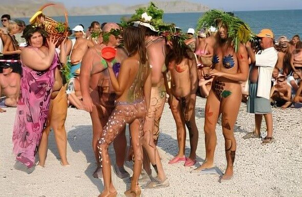 Premium Content # 34 - Nudism is based on naturalness and openness