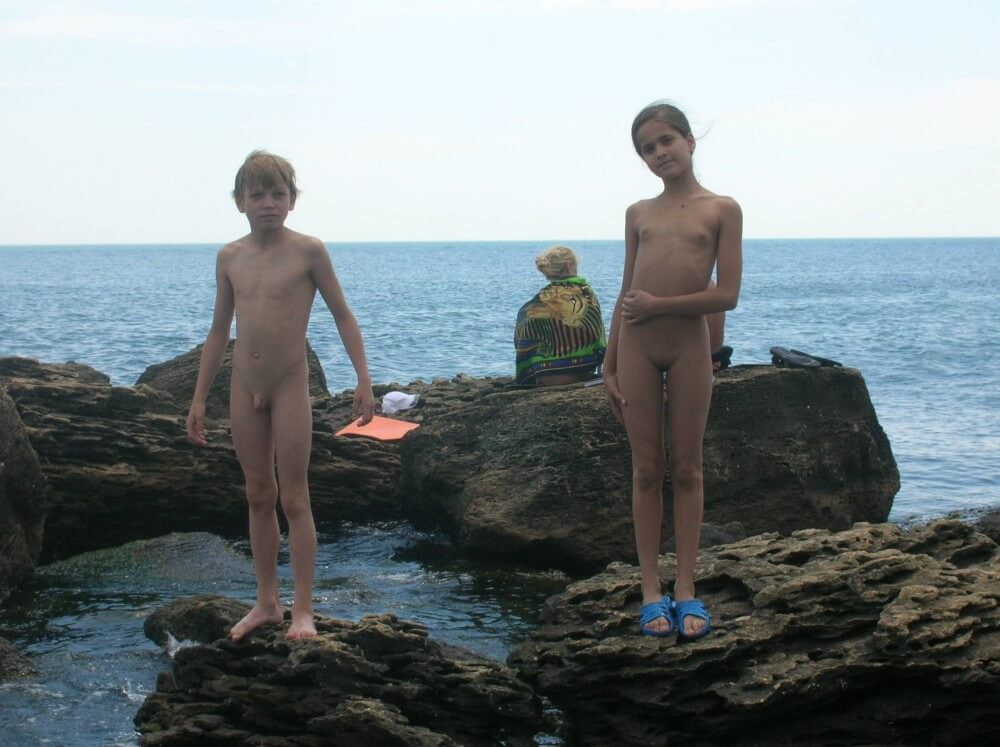 Beach Rocking Profile pics - Nudism helps overcome insecurities