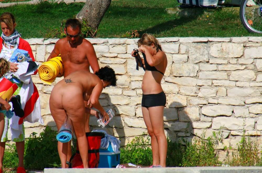 Ula FKK Sisters Day photo gallery - Nudism and natural harmony