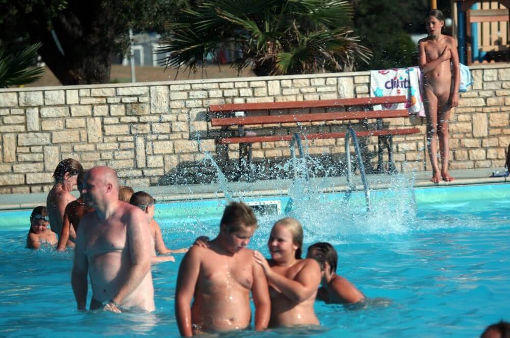 Naturist Pool Girls Profile pics - Nudism means fewer complexes