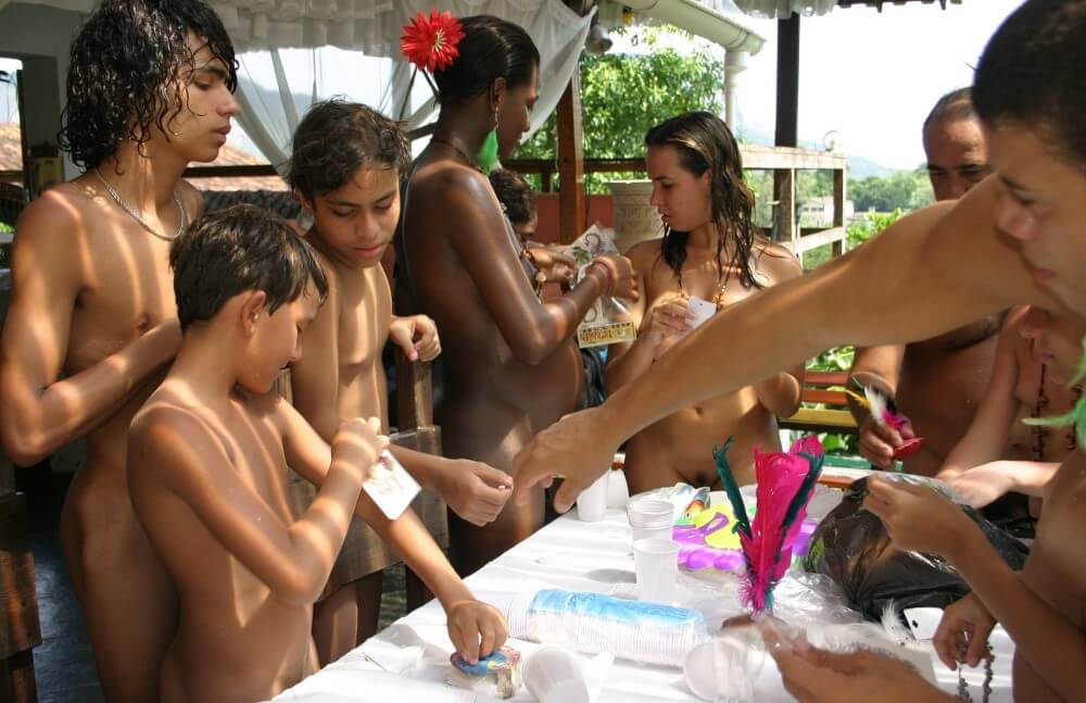 Brazilian Sunshine Beauty photos - Blending in with the crowd of nudists