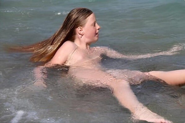Turqoise Water Splash pics - A nudist values inner balance and peace of mind