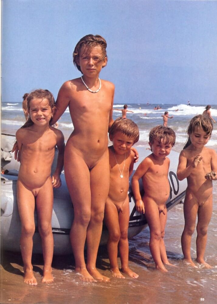 Jung und Frei Nr 2 - Visit a nudist beach