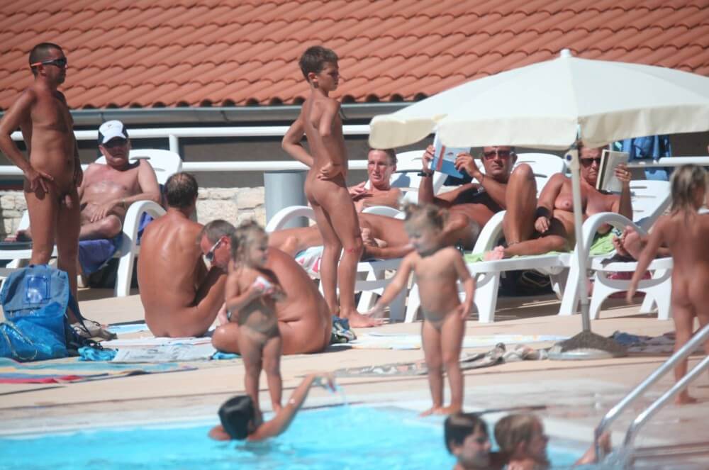 Pool Camping Sides gallery - Looking at the sun and my own naked body