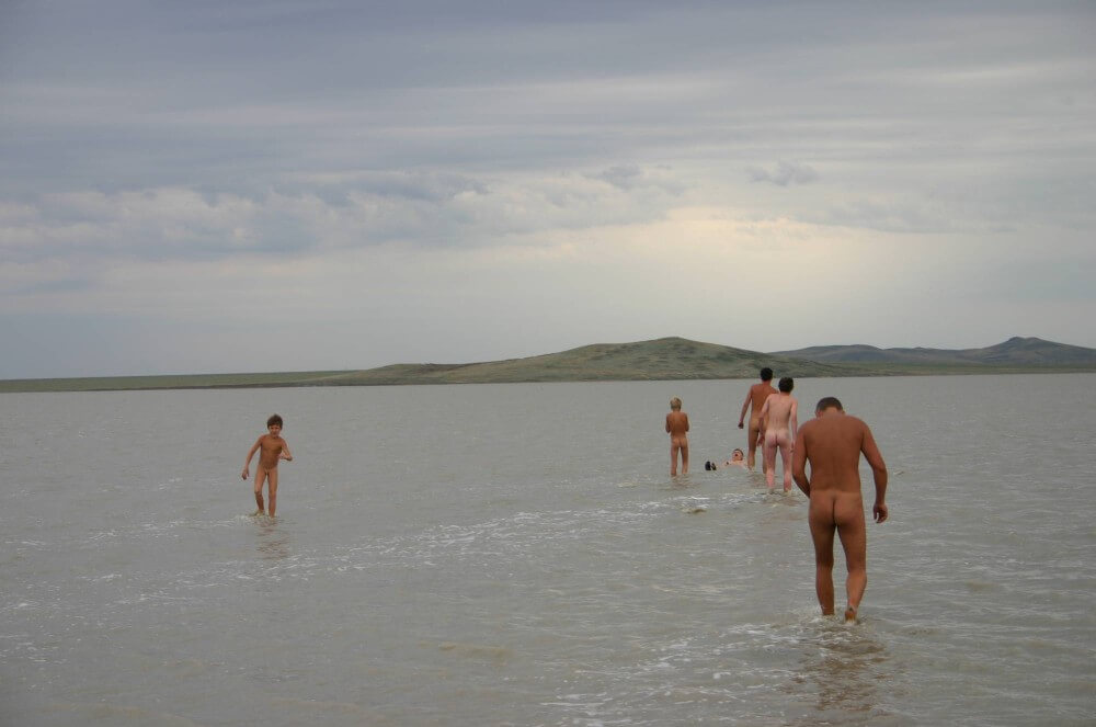 Black-Sea Body Mud Shots pics - What Is Naturist Tourism and How Is It Evolving?