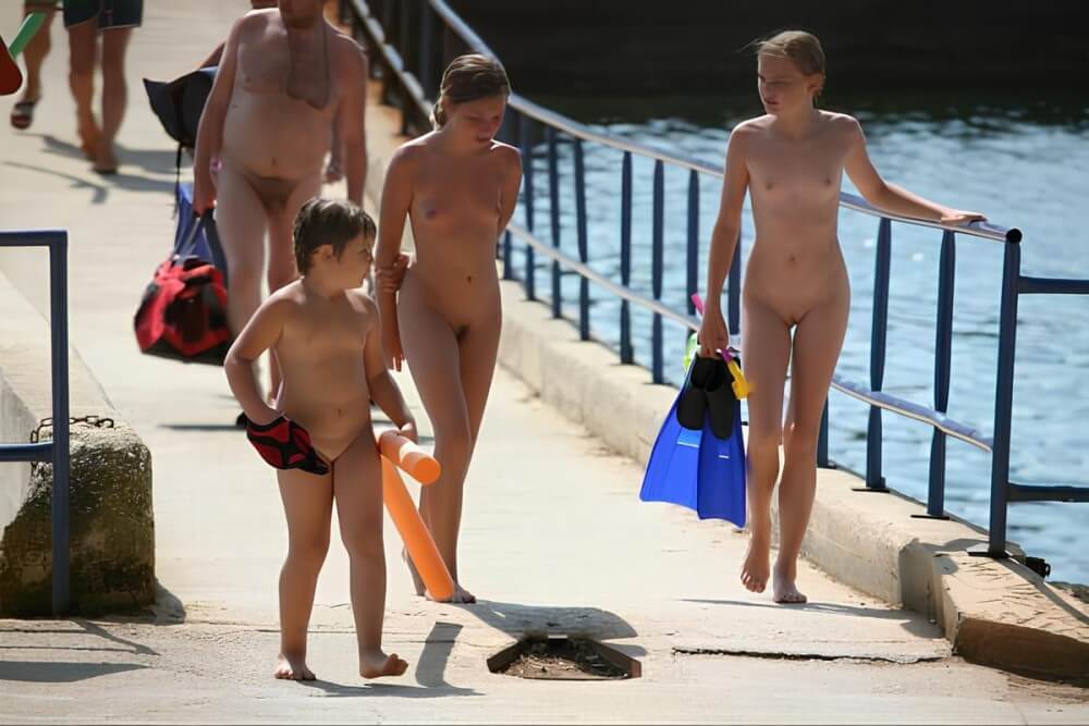 Naturism photo gallery # 11 - Nudists relax beautifully—a sight to behold