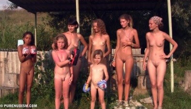 Coastral Paradise Full HD - A nudist values trust and honesty between people