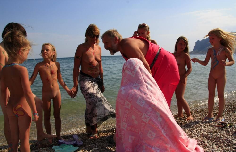 Water Drying Off pics - Simplicity and naturalness are important principles of nudism and naturism