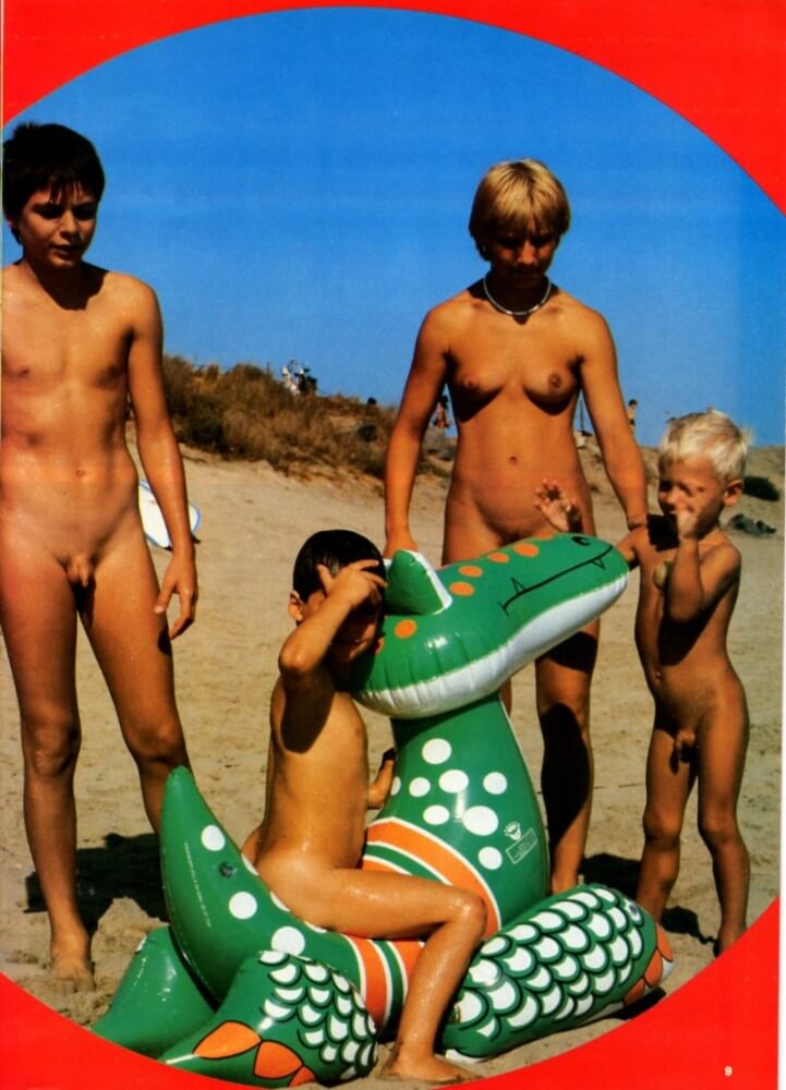 Jung und Frei Nr 15 - Many beautiful people without clothes