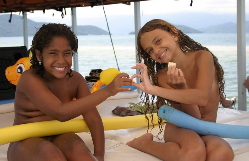 Brazilian Boating Girlfriend pics - In ancient times, sports were practiced in the nude