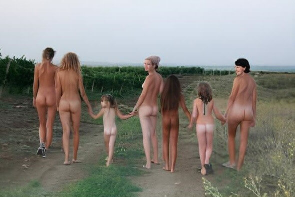 The Vineyard Tour photos - Undressing is permissible only within ones own community