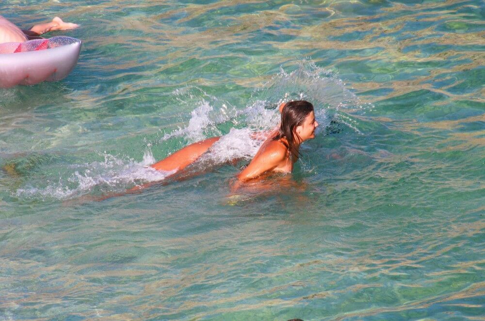 Ula FKK Teen Shore Run pics - Sincerity is the foundation of the nudist lifestyle