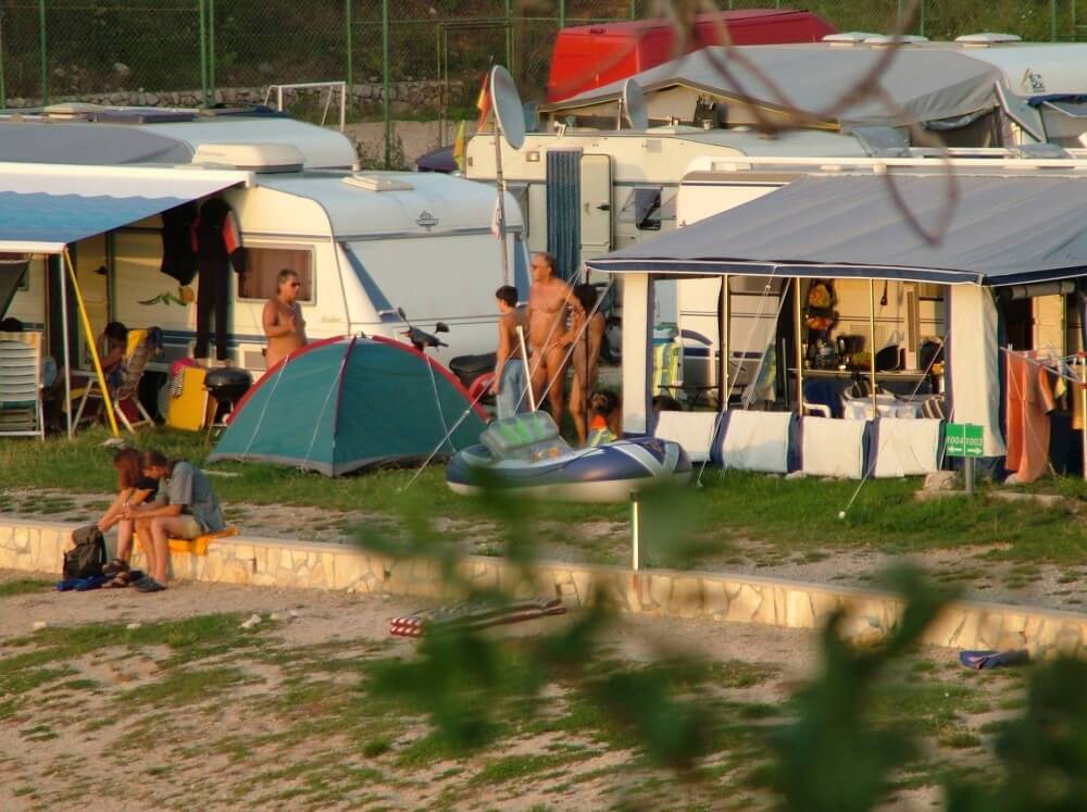 FKK Outdoor Shoreline pics - Nudism promotes mental well-being