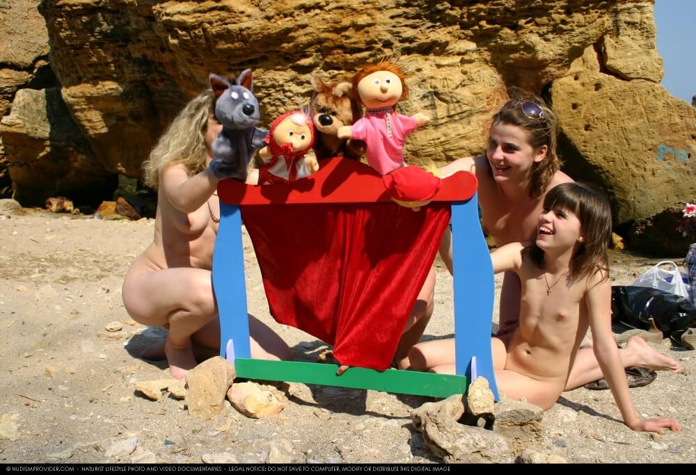 Premium Content # 33 - Boundaries disappear in the world of nudism