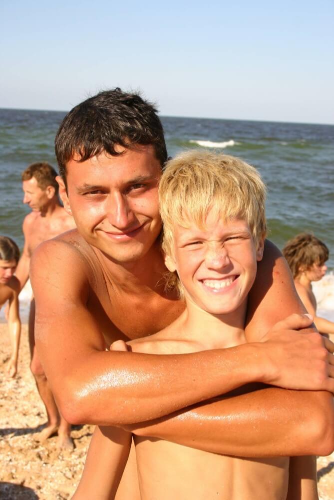 Naturist Group Pictures - A person without clothes is closer to the wild