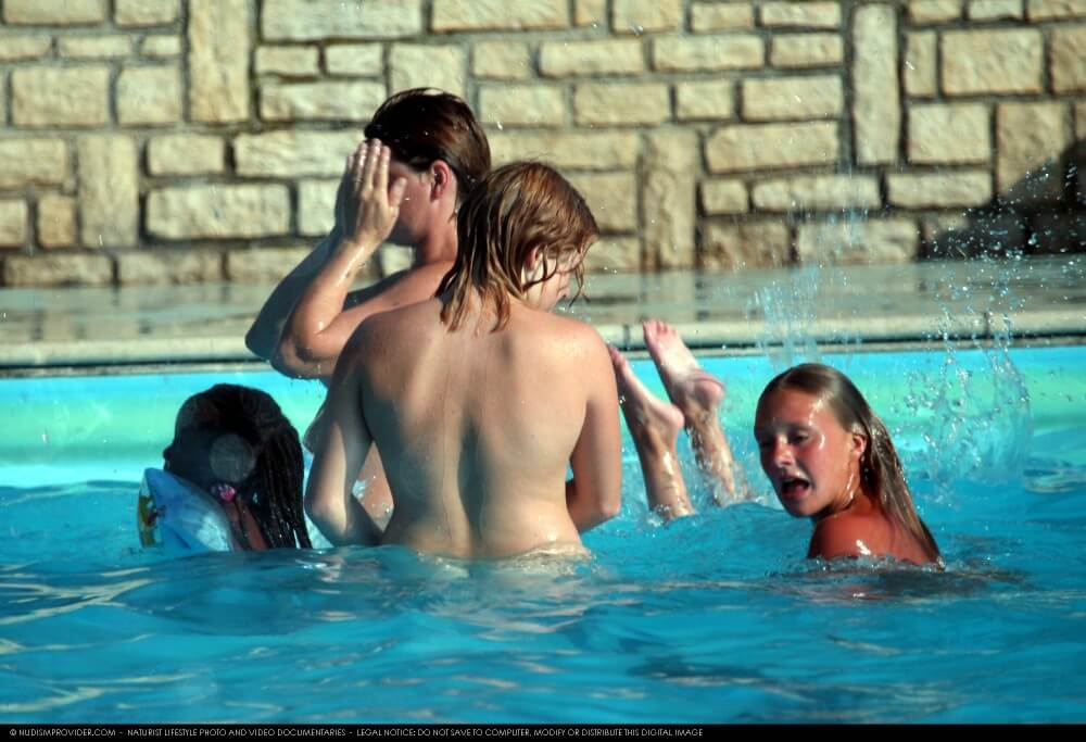 FKK water locations set 22 - Living in harmony and tranquility is the primary goal of naturists and nudists